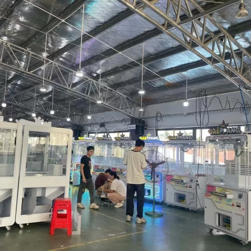 Claw Machine Manufacturer | Commercial Arcade Crane Machines for Global Export