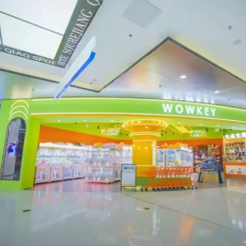 1784278323129836.jpg Multi-player claw machine for shopping malls
