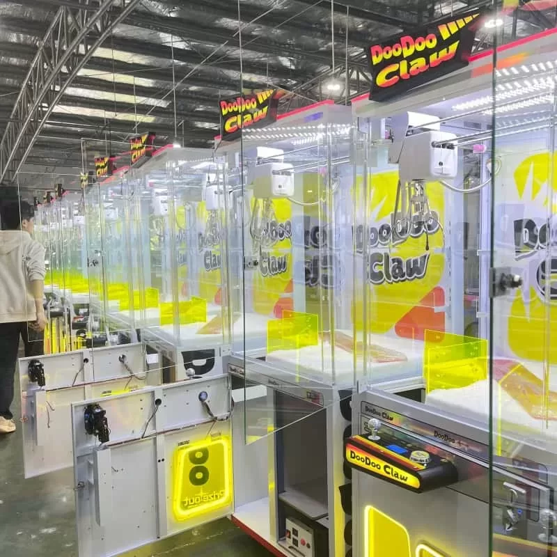 OEM vs. Standard Claw Machines: Which Is Right for Your Business?
